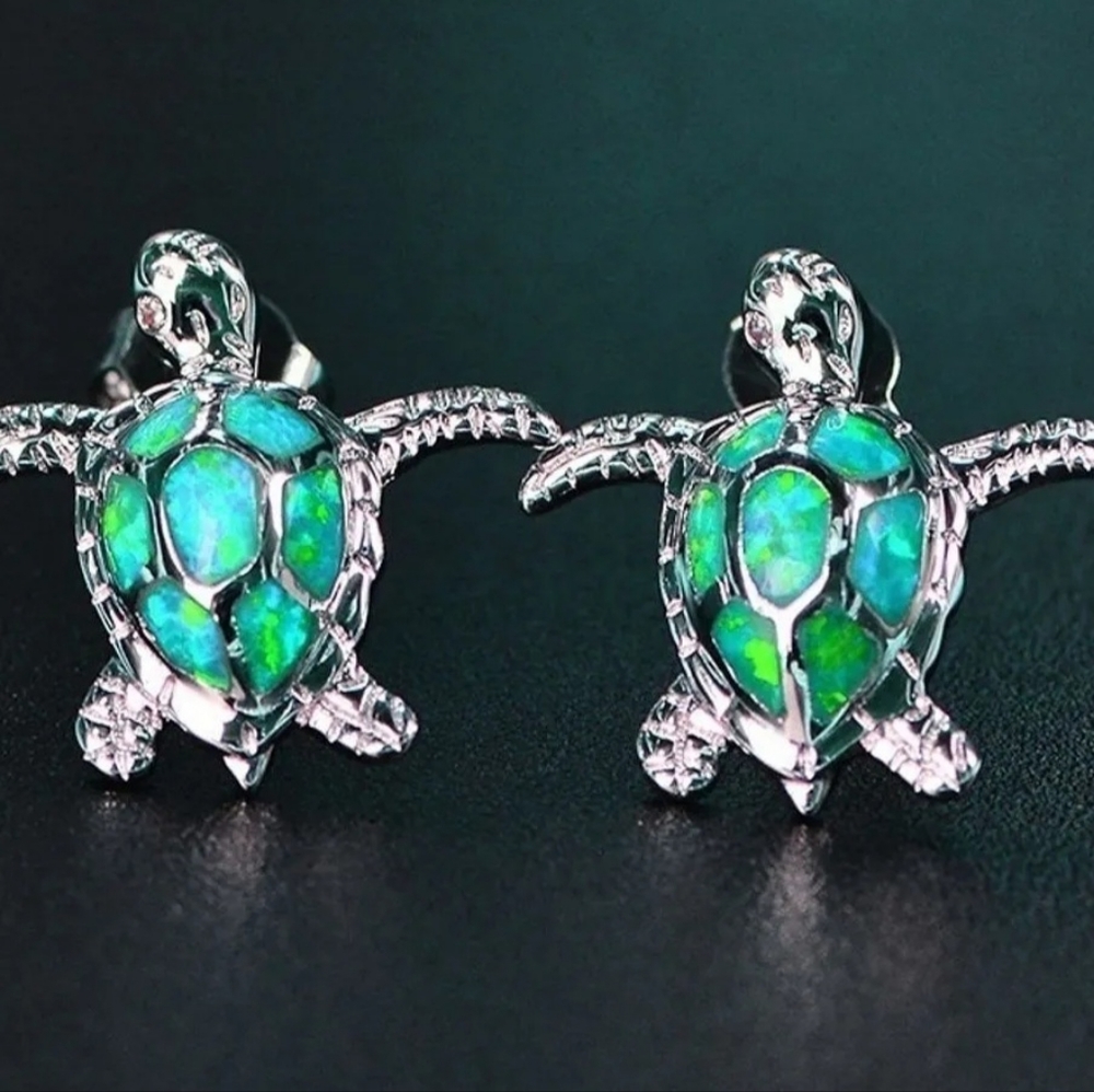 Turtle stud earrings